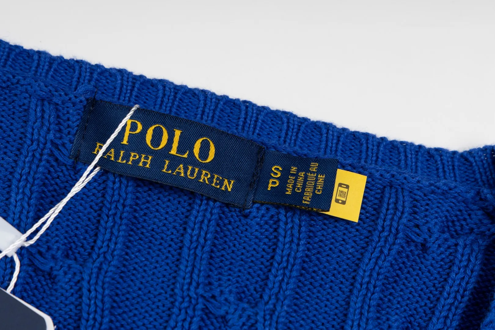 P210 #R90 RALPH LAUREN Thirteen colors of Ralph Lauren classic small label embroidery V-neck pullover cable cardigan sweater women's top, high-density LOGO embroidery on the chest, original customization of tag accessories. Made of pure cotton yarn, pure cotton is skin-friendly and comfortable, small label war horse embroidered twist button V-neck sweater🐎High quality, follow the blogger to learn how to wear it! Let’s buy a Ralph Lauren cable sweater. It’s a super hard-to-find series after it became popular. It’s hard to find one on the official website. It’s simple and practical to wear, with a lazy and loose feel. The thickened fabric has more texture, feels soft and delicate, and has a loose fit. Whether worn alone or layered, you can wear different styles of fashion with just one piece!   Size： Sleeve length: 60/61/62/63